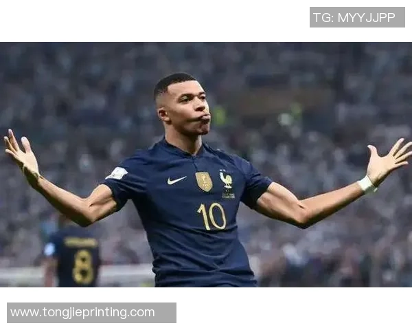 法国足球传奇人物：头球高手的巅峰之路与辉煌成就