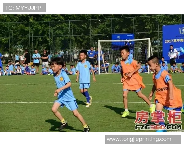 绿茵场上的光影女神闪耀足球梦与激情的完美融合 绿茵场上的光影女神闪耀足球梦与激情的完美融合