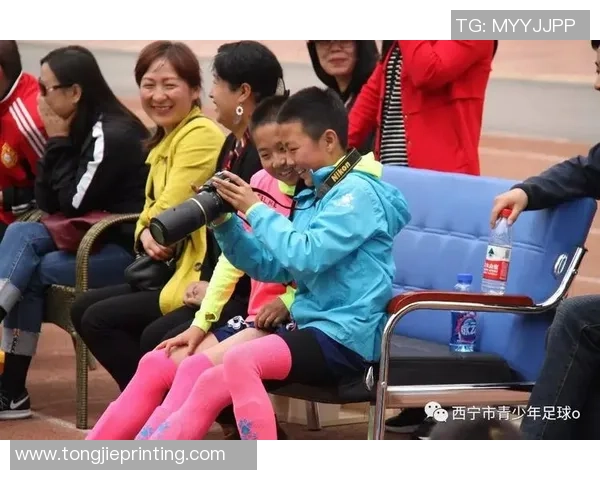 藏族足球明星布琼的成长历程与球场风采解析 藏族足球明星布琼的成长历程与球场风采解析